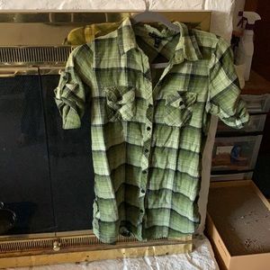 Last call! Women’s Fang Green Plaid Short Slv Shirt M